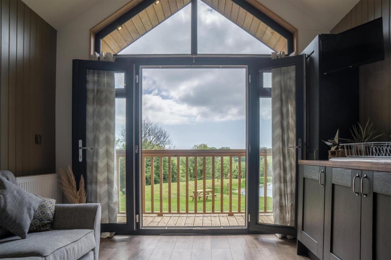 Cabin In The Woods - 1 Bedroom Lodge - Kilgetty Stepaside  Exterior foto